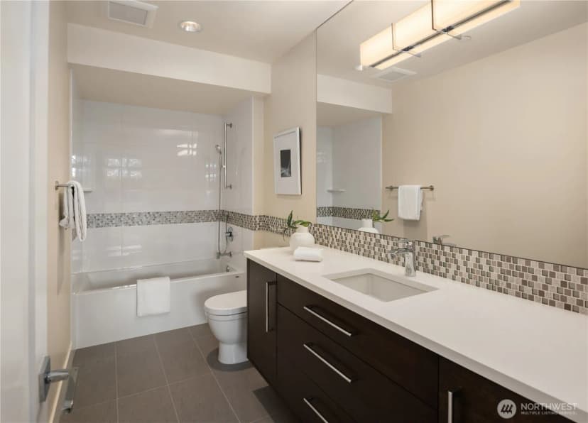 Property photo for 9404 Ne 20th Street, Clyde Hill photo 24