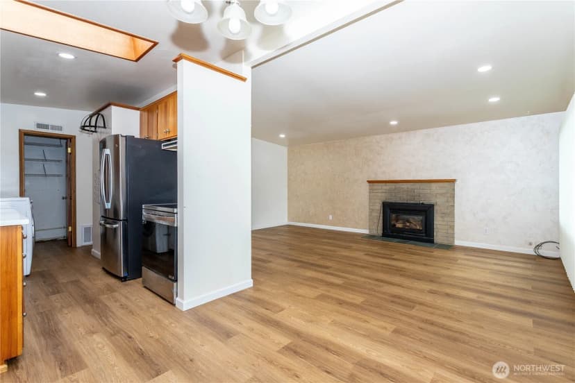 Property photo for 31610 7th Place S, Federal Way photo 8