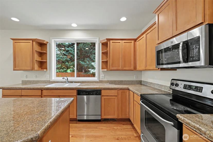 Property photo for 4129 Ne 9th Place, Renton photo 10