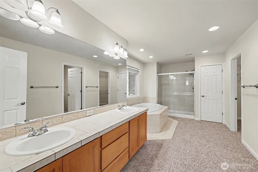 Property photo for 4129 Ne 9th Place, Renton photo 18
