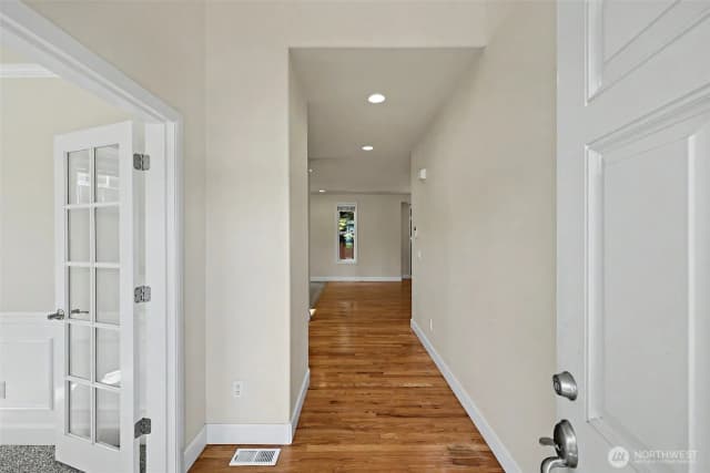 Property photo for 4129 Ne 9th Place, Renton photo 2