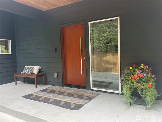 Property photo for 10030 37th Avenue Sw, Seattle photo 4