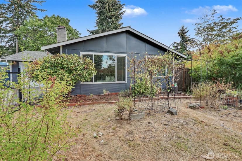 Property photo for 13932 4th Avenue Sw, Burien photo 2