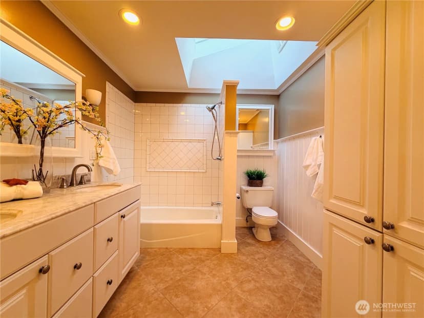 Property photo for 10509 Ne 197th Street, Bothell photo 18