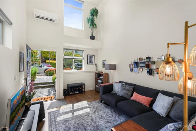 Property photo for 5021 Sand Point Place Ne #e, Seattle photo 2