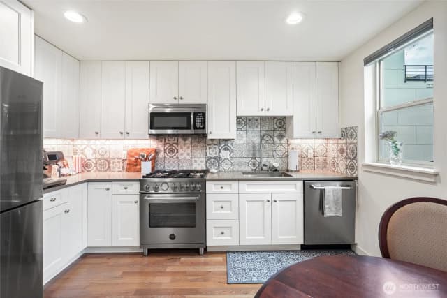 Property photo for 5021 Sand Point Place Ne #e, Seattle photo 4