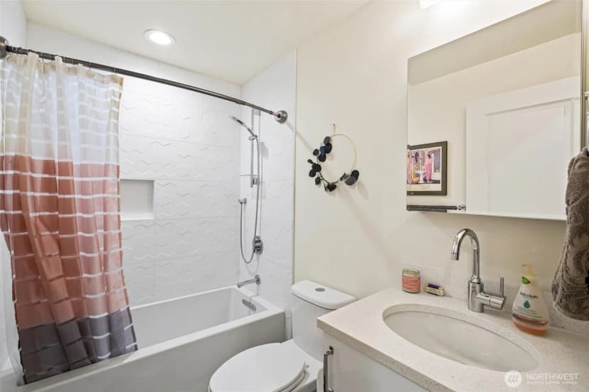 Property photo for 5021 Sand Point Place Ne #e, Seattle photo 9
