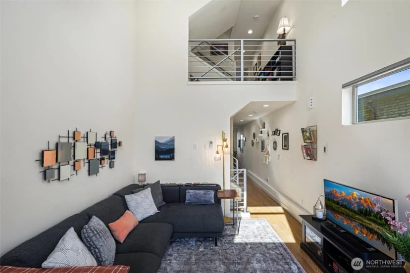 Property photo for 5021 Sand Point Place Ne #e, Seattle photo 3
