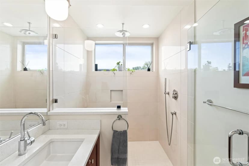 Property photo for 5021 Sand Point Place Ne #e, Seattle photo 15