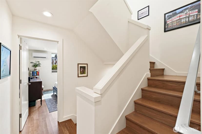 Property photo for 5021 Sand Point Place Ne #e, Seattle photo 17