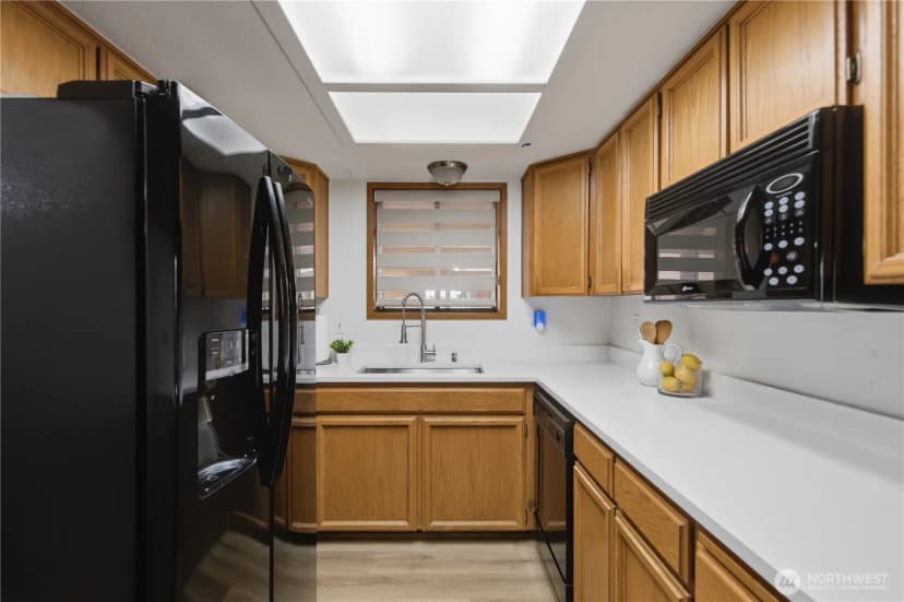 Property photo for 15525 6th Avenue Sw #12, Burien photo 7