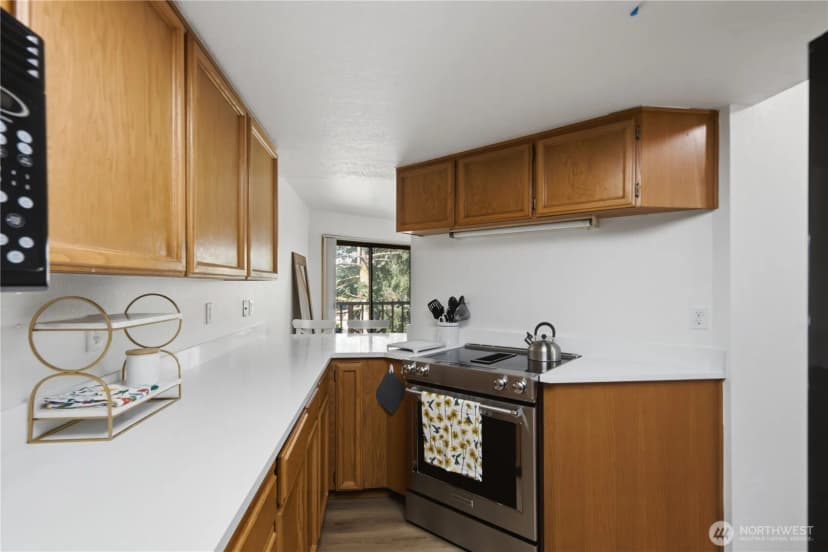 Property photo for 15525 6th Avenue Sw #12, Burien photo 6
