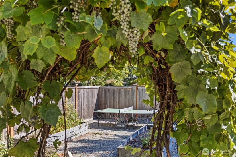 Property photo for 15520 Burke Avenue N, Shoreline photo 28