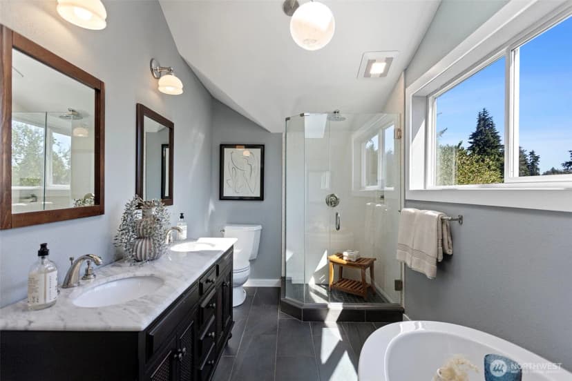 Property photo for 15520 Burke Avenue N, Shoreline photo 22