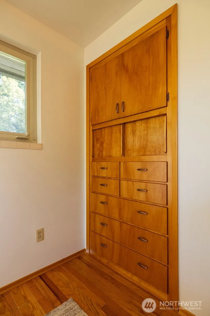 Property photo for 9815 Roosevelt Way Ne, Seattle photo 23