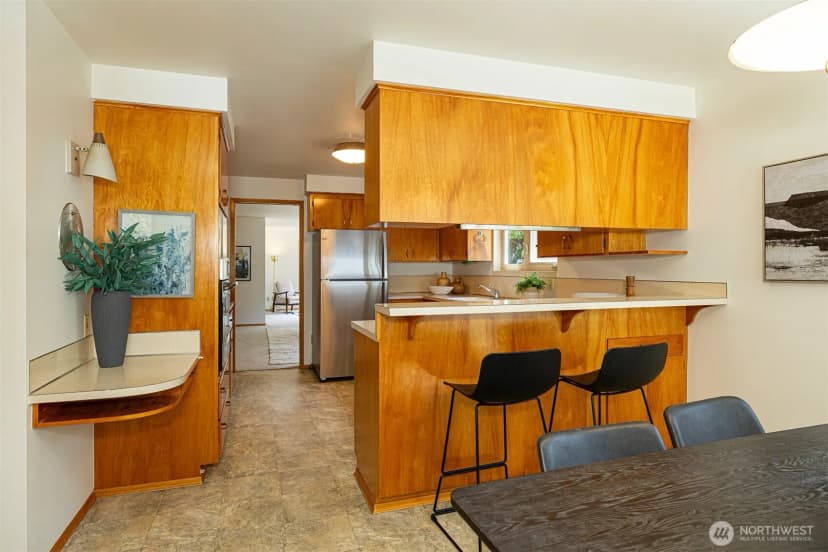 Property photo for 9815 Roosevelt Way Ne, Seattle photo 14