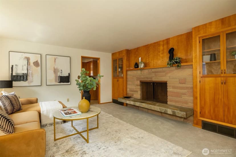 Property photo for 9815 Roosevelt Way Ne, Seattle photo 8