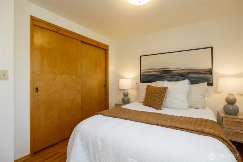 Property photo for 9815 Roosevelt Way Ne, Seattle photo 20