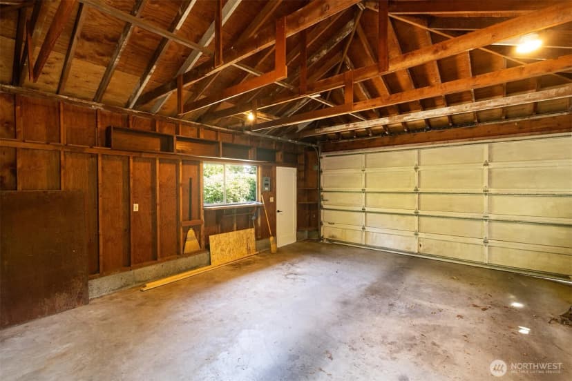 Property photo for 9815 Roosevelt Way Ne, Seattle photo 37