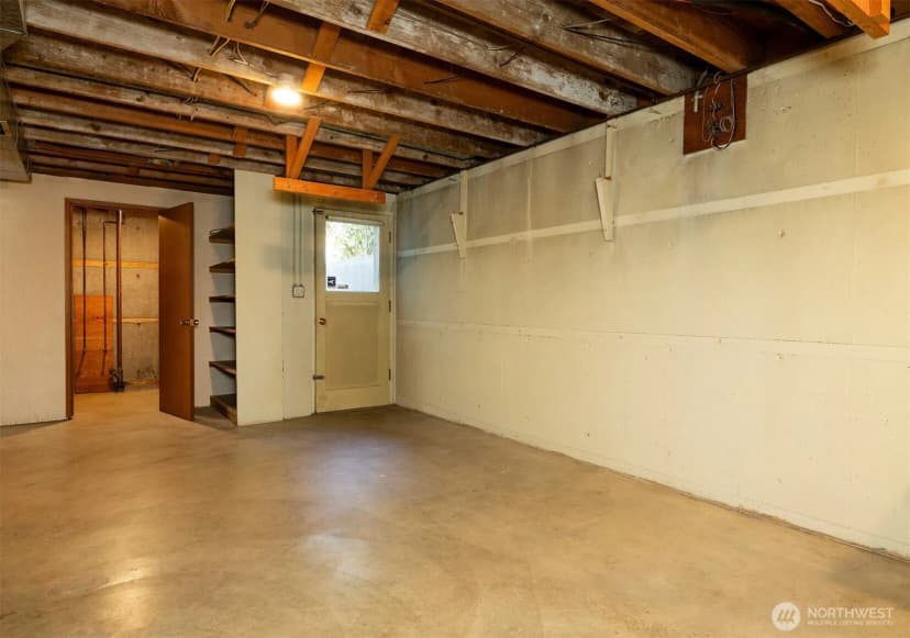 Property photo for 9815 Roosevelt Way Ne, Seattle photo 34