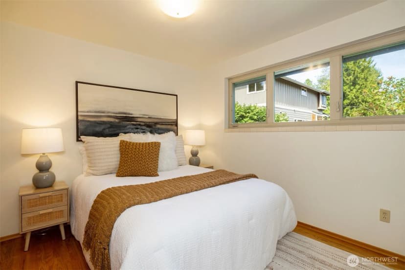 Property photo for 9815 Roosevelt Way Ne, Seattle photo 21