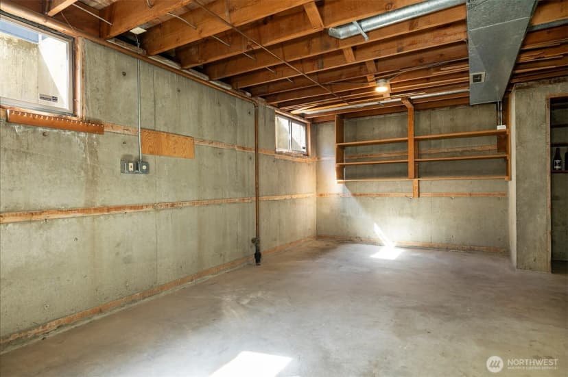 Property photo for 9815 Roosevelt Way Ne, Seattle photo 35