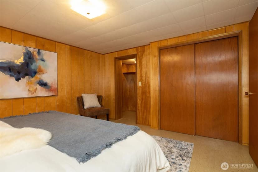 Property photo for 9815 Roosevelt Way Ne, Seattle photo 32