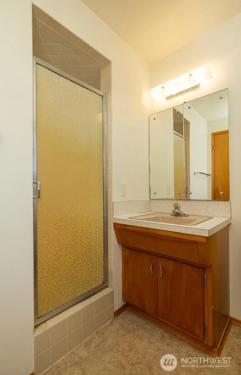 Property photo for 9815 Roosevelt Way Ne, Seattle photo 19