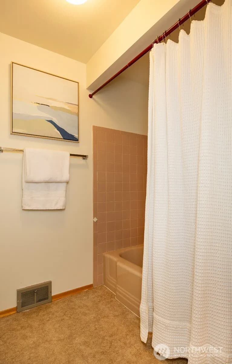 Property photo for 9815 Roosevelt Way Ne, Seattle photo 25