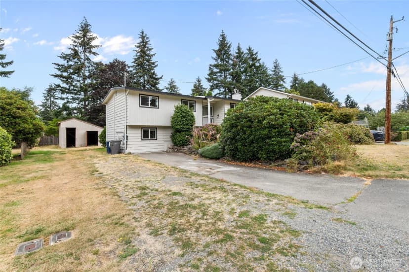 Property photo for 8618 Ne 137th Street, Kirkland photo 2