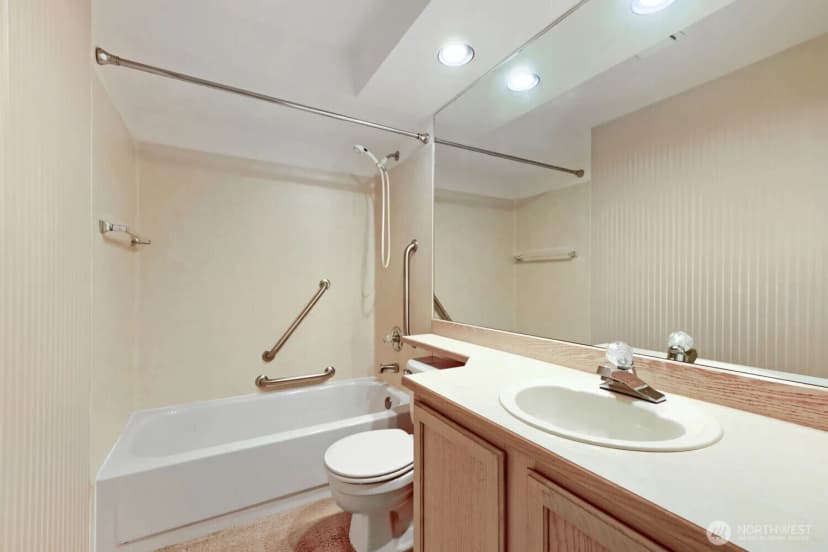 Property photo for 10063 Wallingford Avenue N, Seattle photo 24