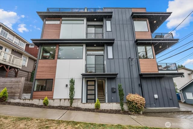 Property photo for 3111 Queen Anne Avenue N, Seattle