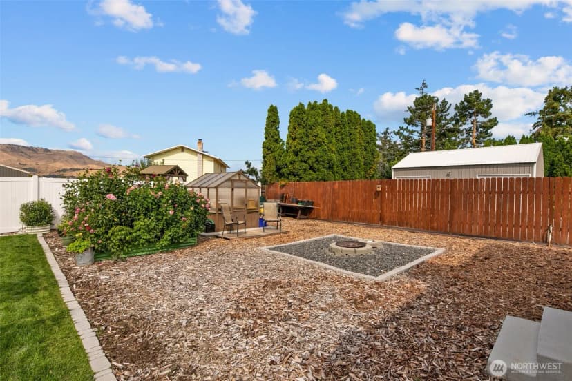 Property photo for 2214 Nw Columbia Avenue, East Wenatchee photo 33