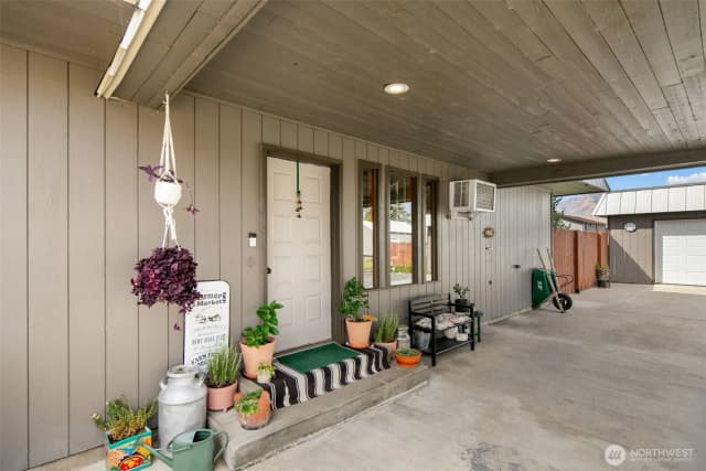 Property photo for 2214 Nw Columbia Avenue, East Wenatchee photo 4