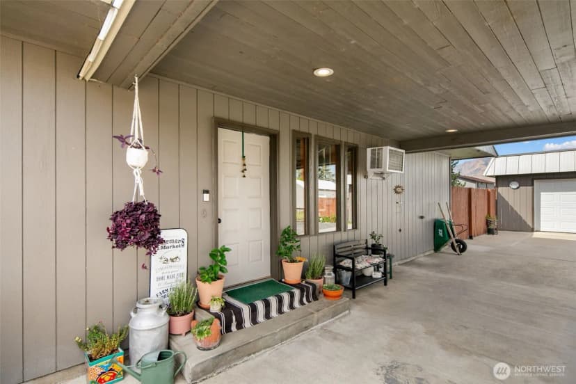Property photo for 2214 Nw Columbia Avenue, East Wenatchee photo 4