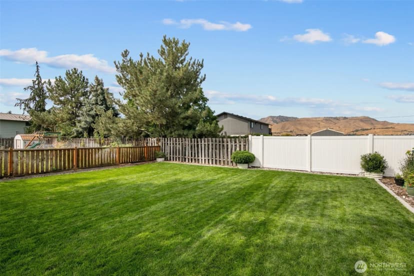 Property photo for 2214 Nw Columbia Avenue, East Wenatchee photo 34