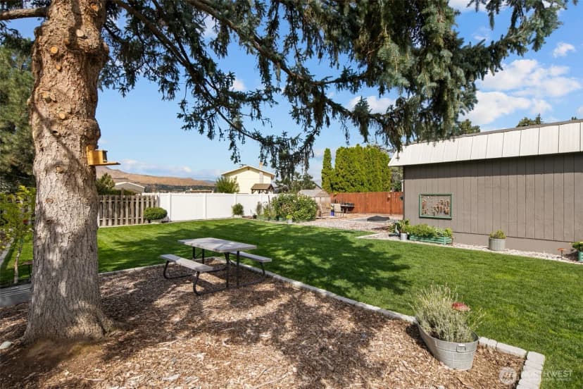 Property photo for 2214 Nw Columbia Avenue, East Wenatchee photo 35