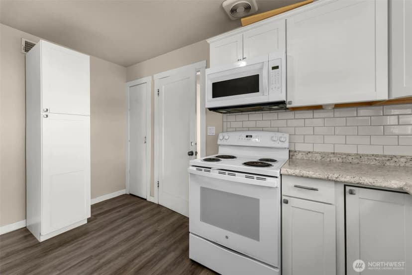 Property photo for 408 S Parkway Avenue, Battle Ground photo 11
