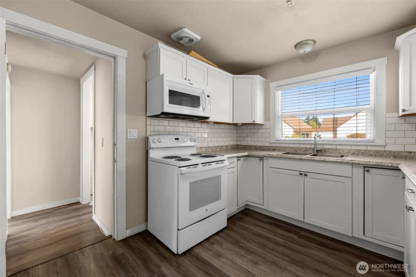 Property photo for 408 S Parkway Avenue, Battle Ground photo 8