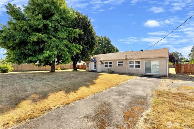 Property photo for 408 S Parkway Avenue, Battle Ground photo 2