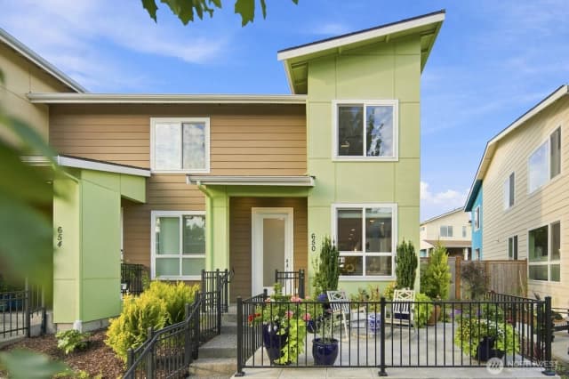 Property photo for 650 Sw 100 Street, Seattle photo 2