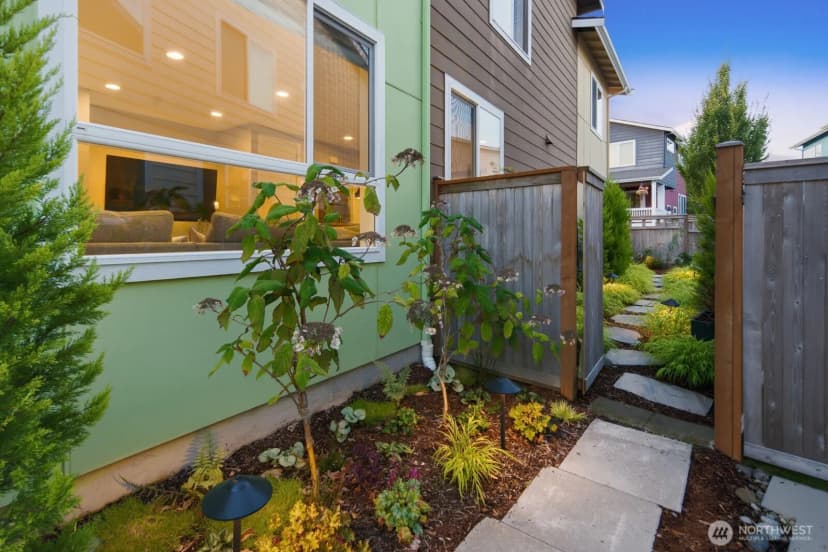 Property photo for 650 Sw 100 Street, Seattle photo 27