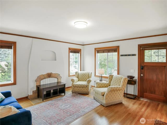 Property photo for 205 Nw 101st Street, Seattle photo 2