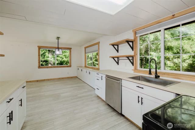 Property photo for 8325 Seabeck Highway Nw, Bremerton photo 5