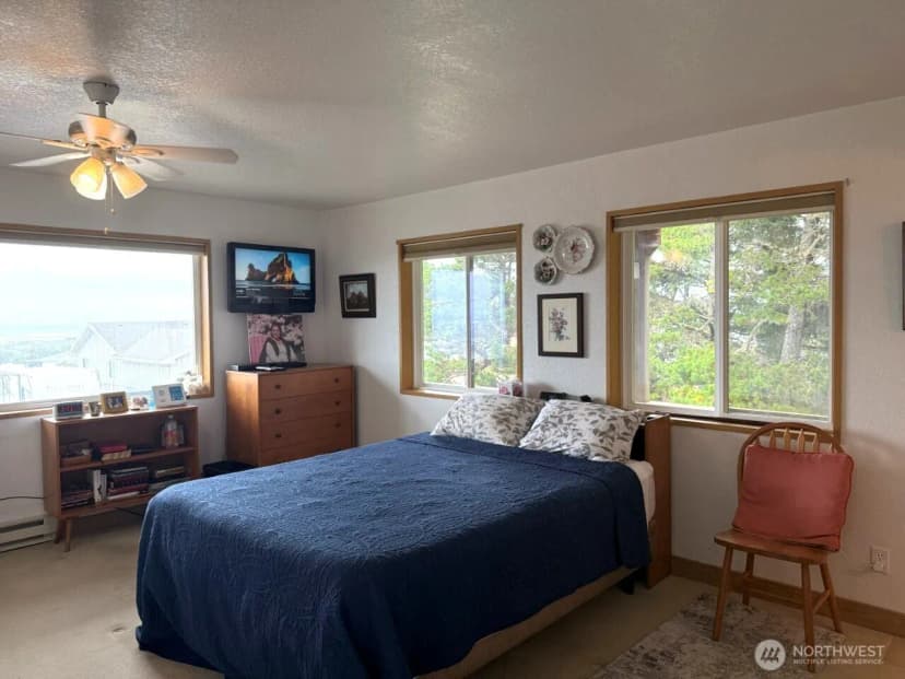 Property photo for 33304 J Place, Ocean Park photo 18