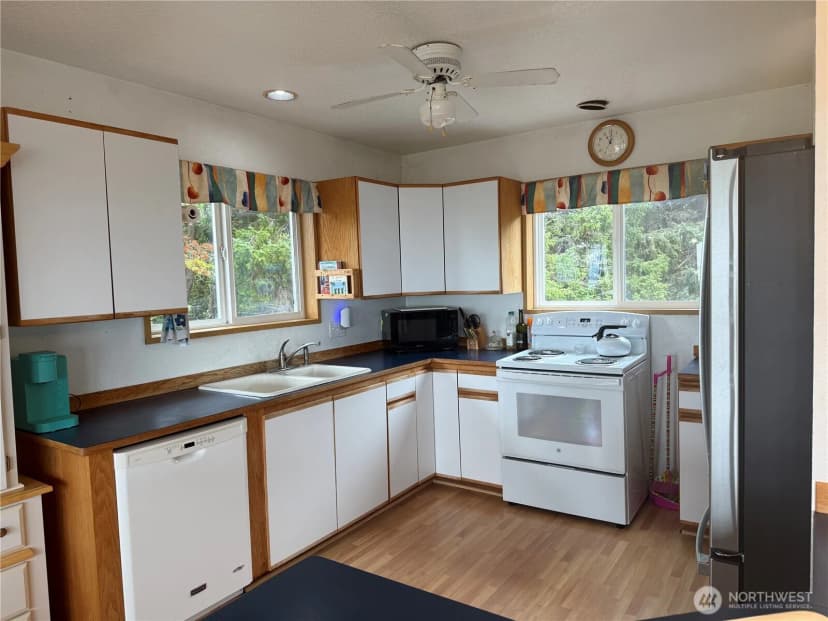 Property photo for 33304 J Place, Ocean Park photo 25