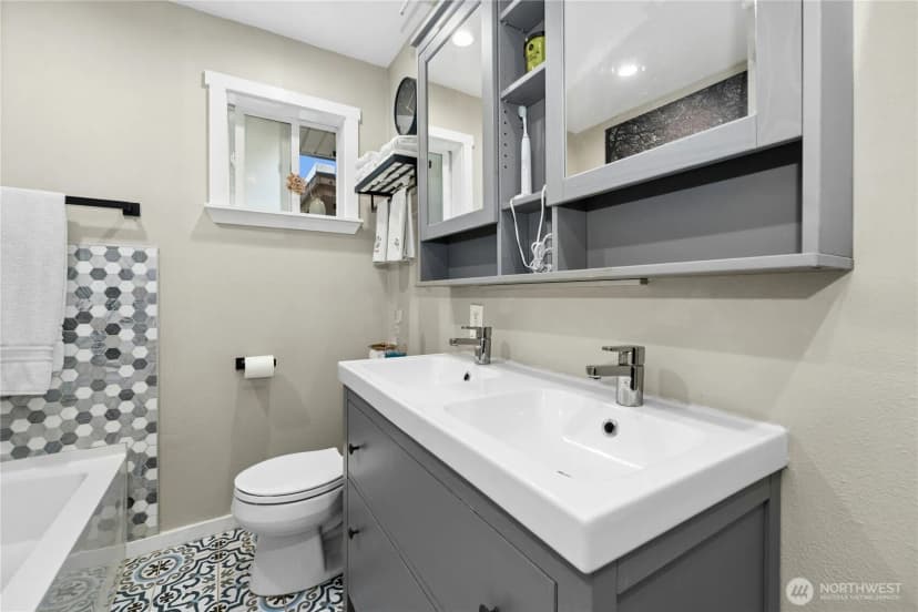 Property photo for 104 Sw 132nd Street, Burien photo 16