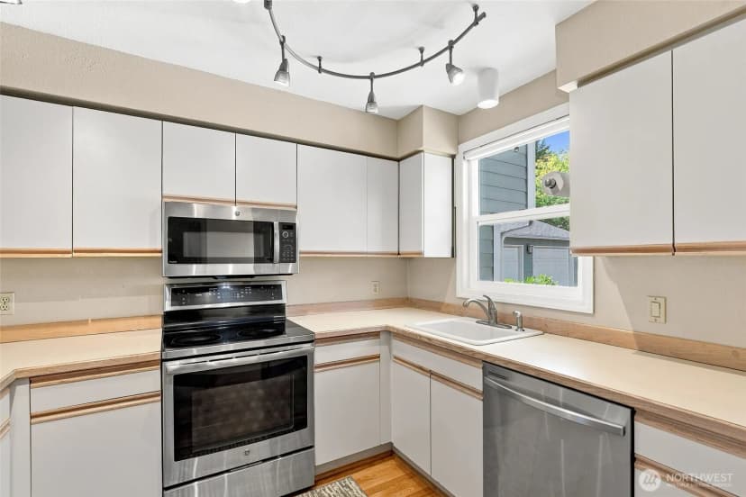 Property photo for 3812 25th Avenue W #4b, Seattle photo 12
