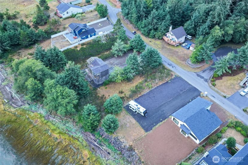Property photo for 200 Sunrise Avenue Se, Ocean Shores