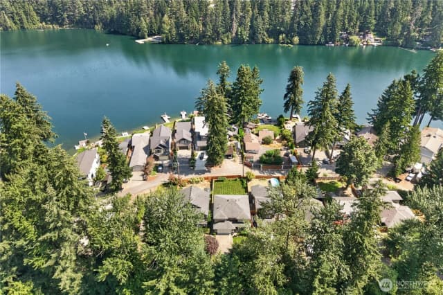 Property photo for 25528 Lake Wilderness Place Se, Maple Valley